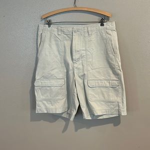 OLD NAVY Men’s cargo shorts.